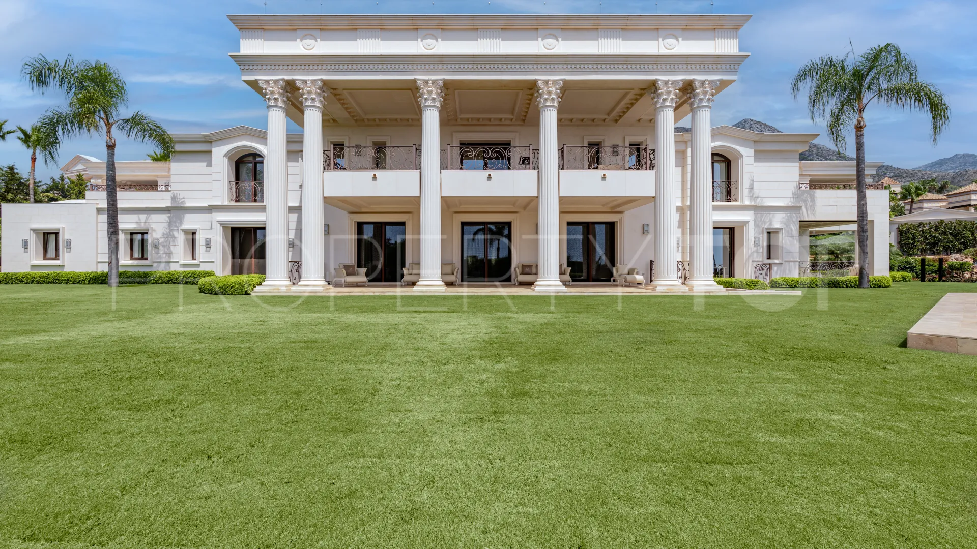 For sale Sierra Blanca villa with 10 bedrooms