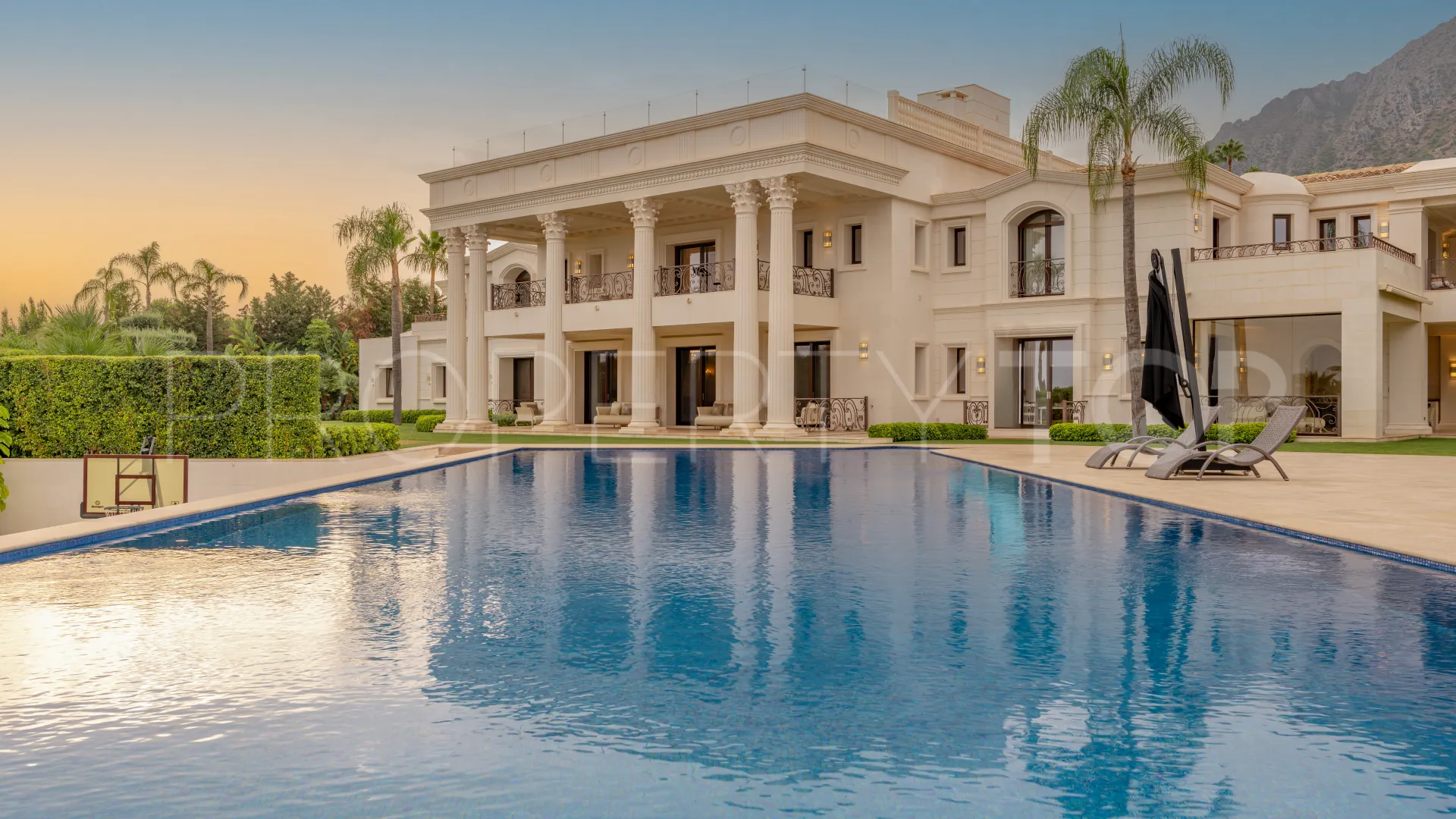 For sale Sierra Blanca villa with 10 bedrooms