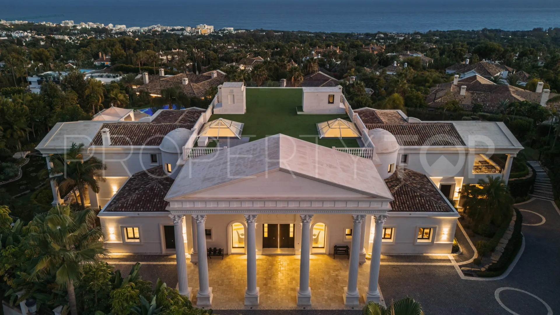 For sale Sierra Blanca villa with 10 bedrooms
