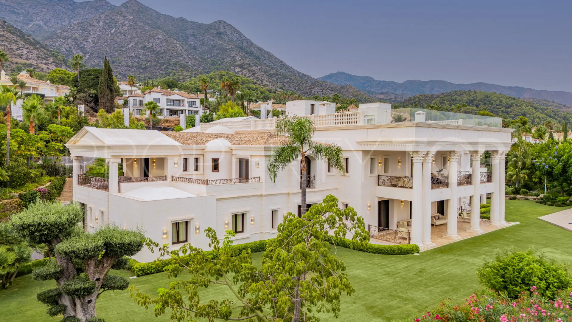 For sale Sierra Blanca villa with 10 bedrooms