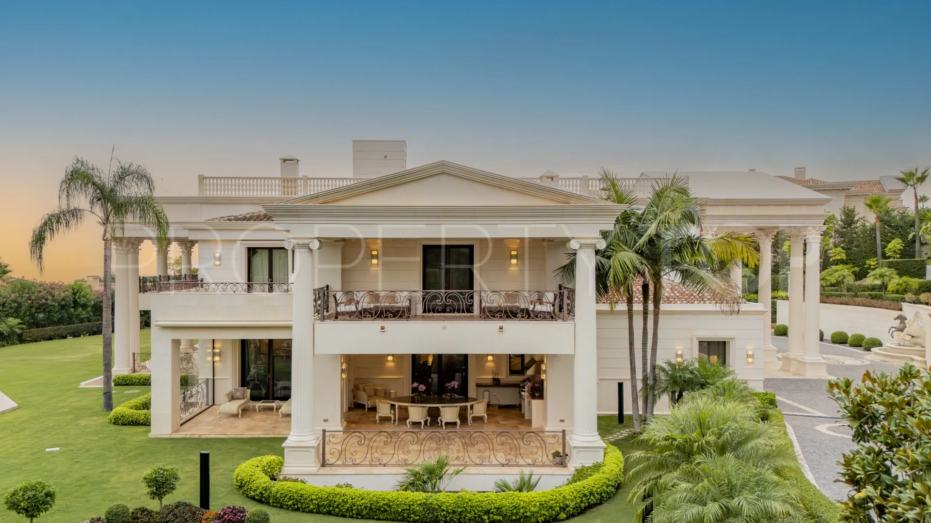 For sale Sierra Blanca villa with 10 bedrooms