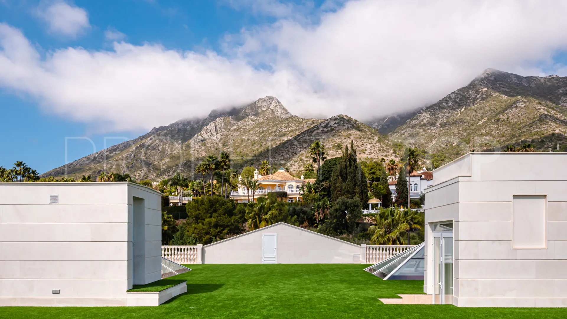 For sale Sierra Blanca villa with 10 bedrooms