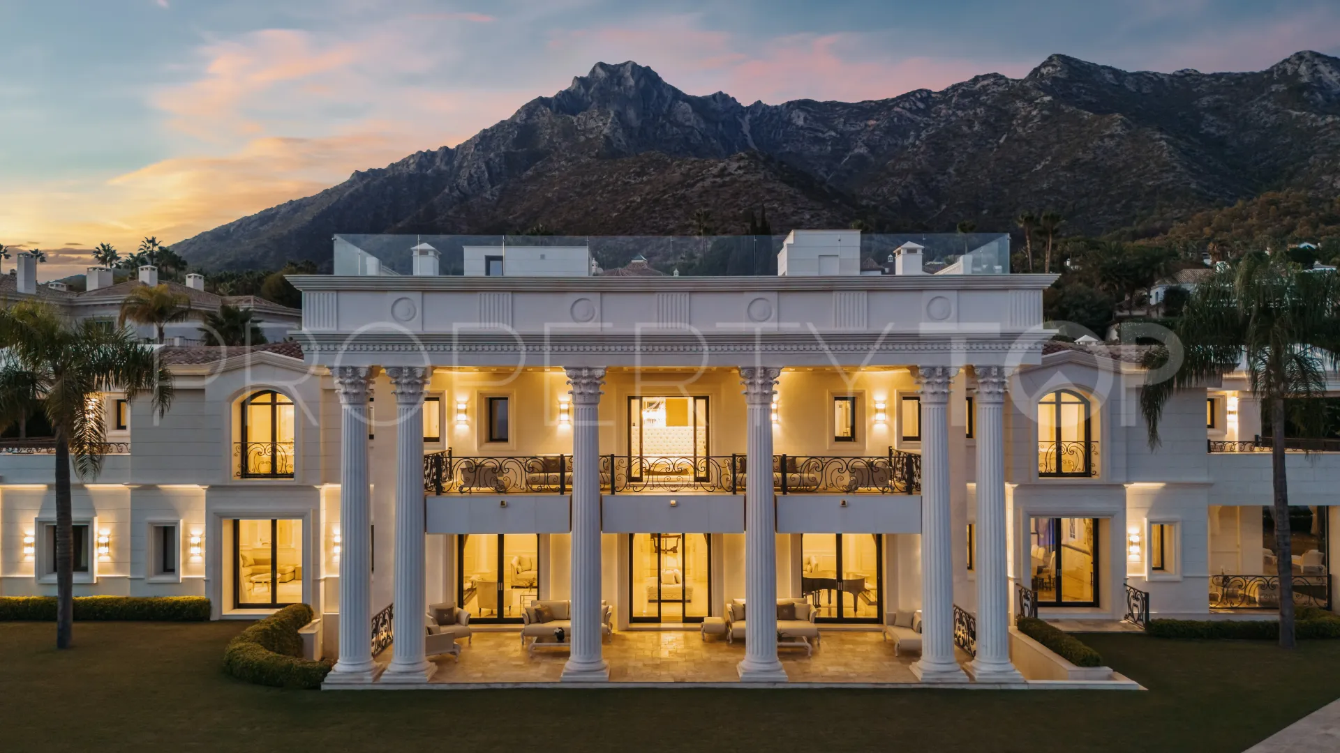 For sale Sierra Blanca villa with 10 bedrooms