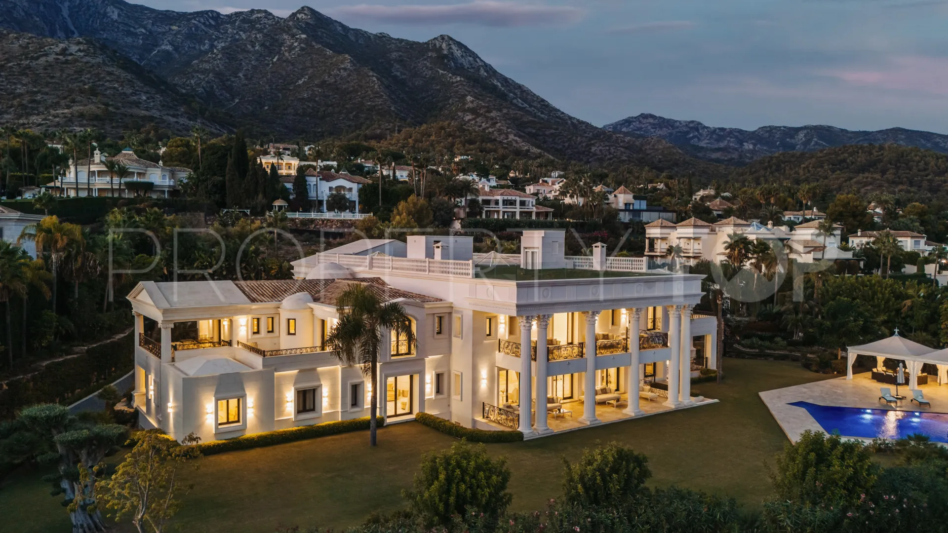 For sale Sierra Blanca villa with 10 bedrooms