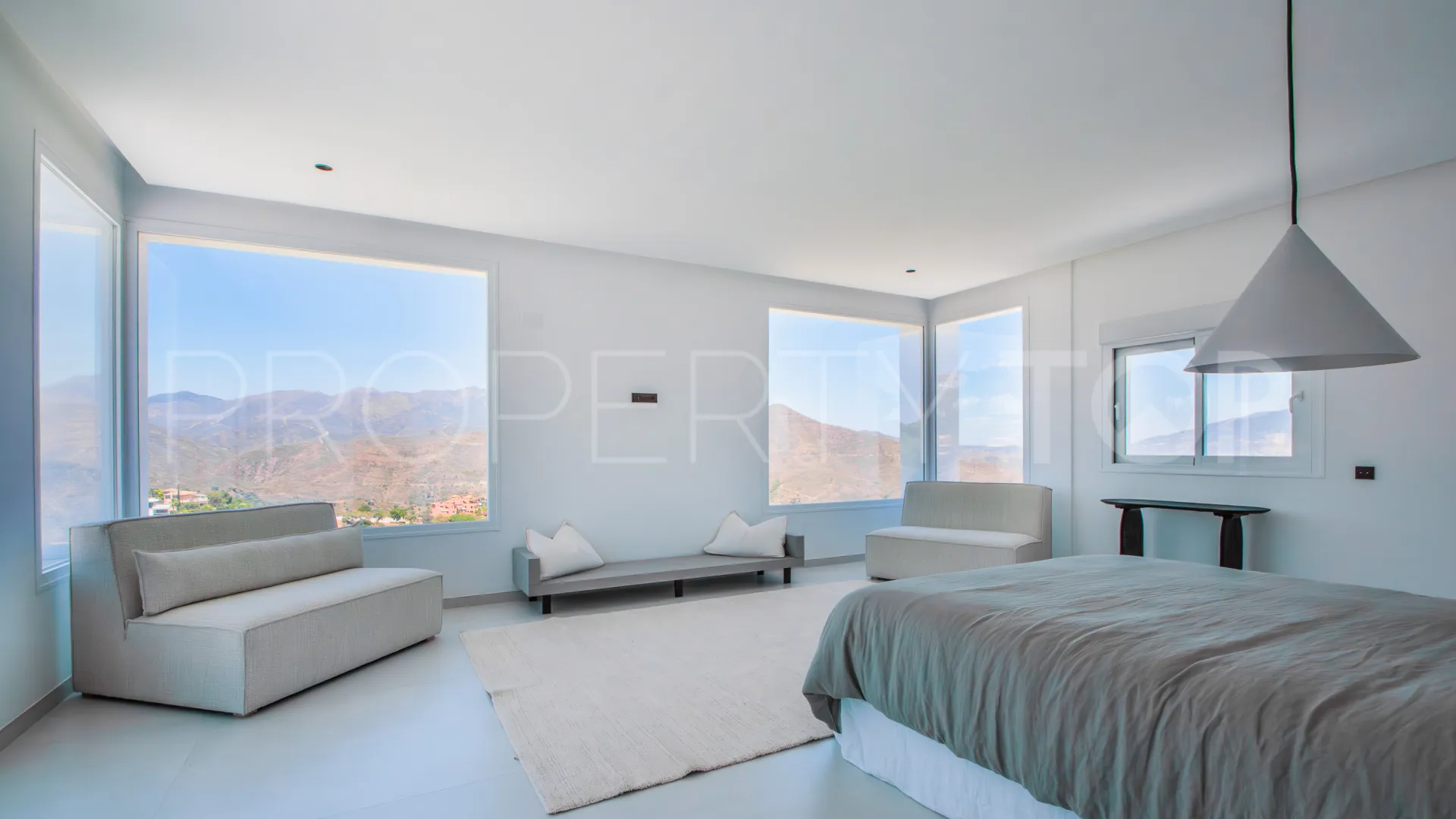 Se vende villa con 4 dormitorios en La Mairena