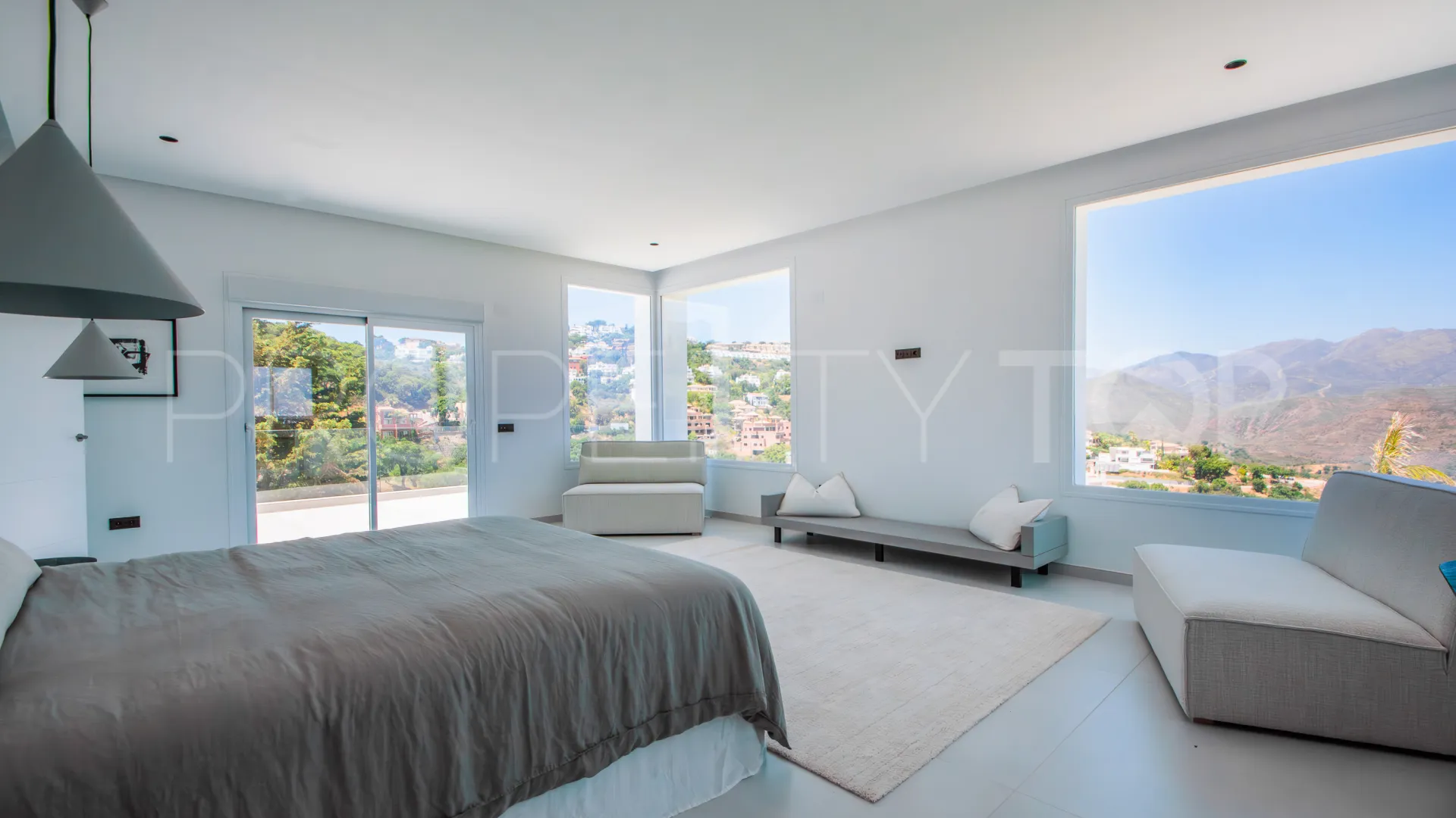 Se vende villa con 4 dormitorios en La Mairena