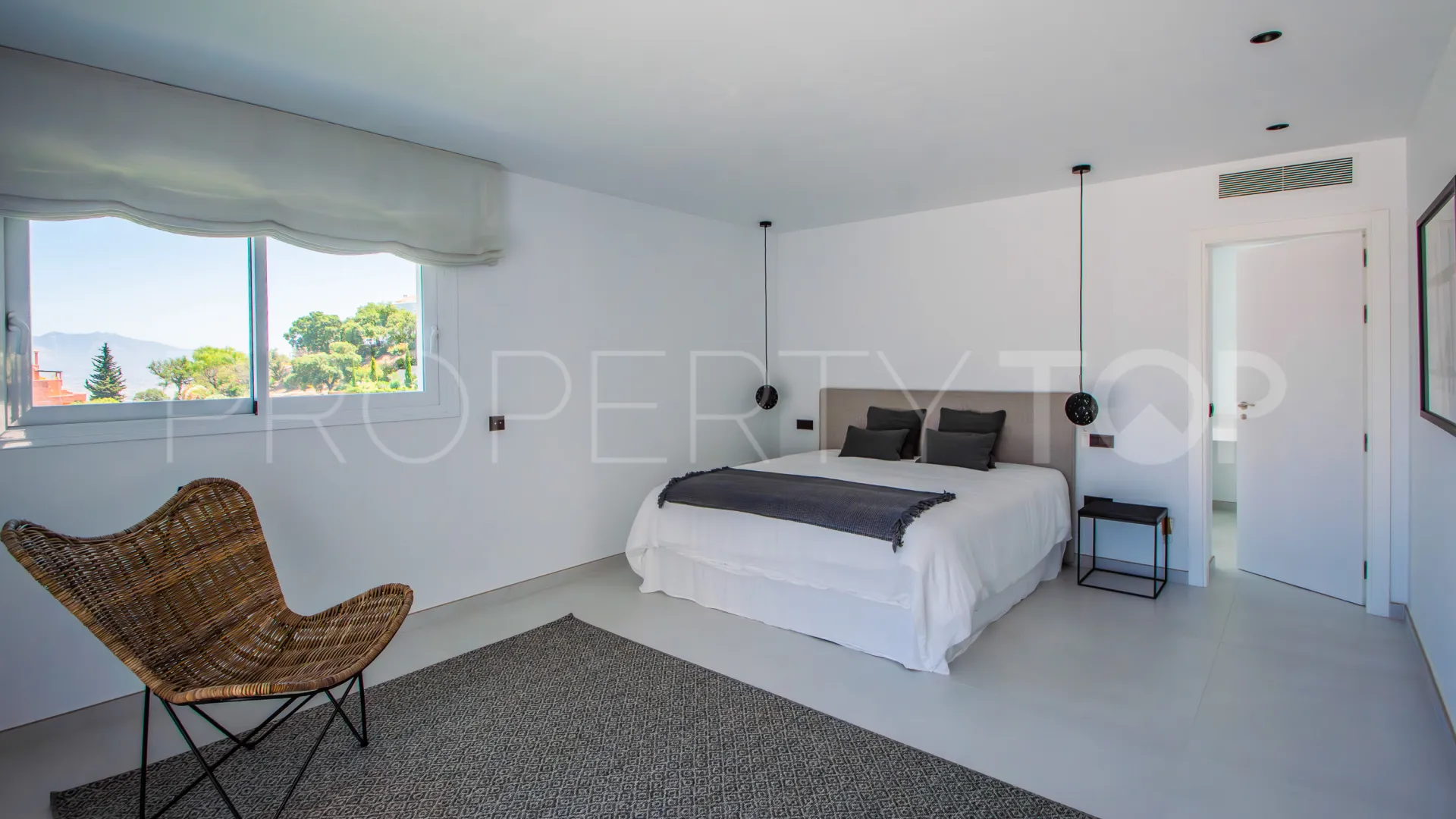 Se vende villa con 4 dormitorios en La Mairena