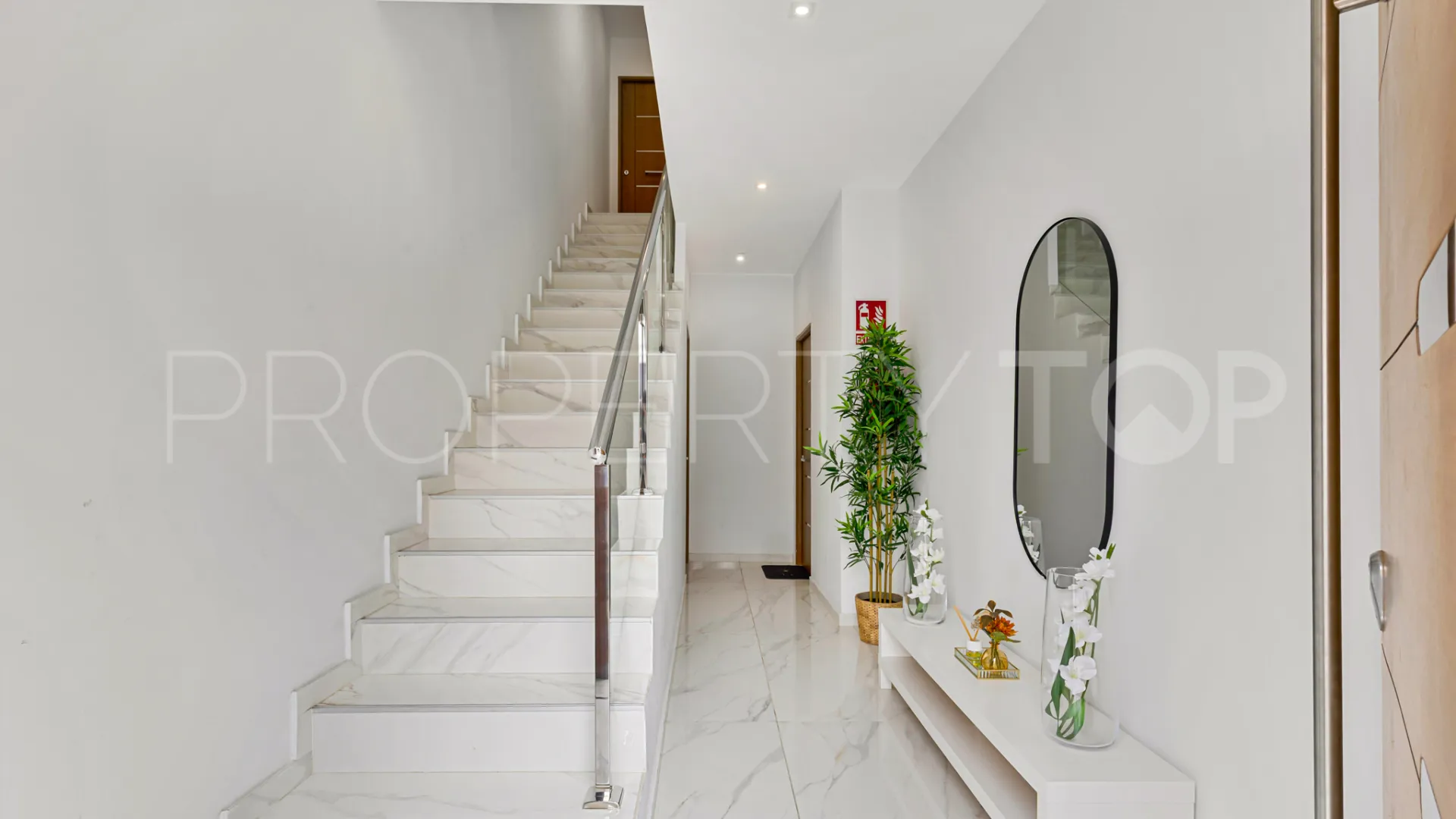 Edificio de 9 dormitorios en venta en Cortijo Blanco
