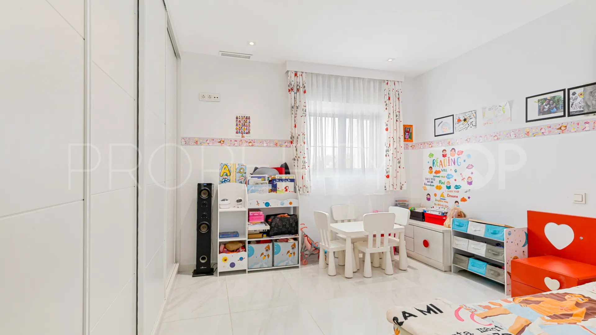 Edificio de 9 dormitorios en venta en Cortijo Blanco