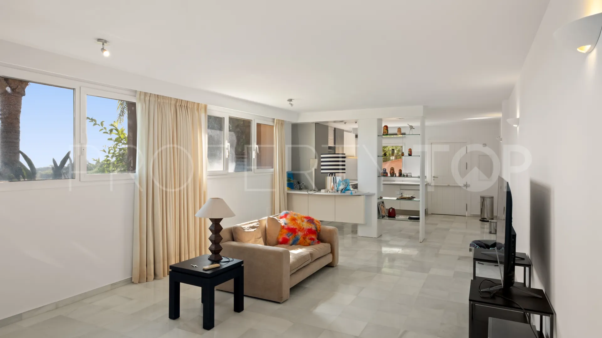 Comprar villa con 5 dormitorios en La Mairena