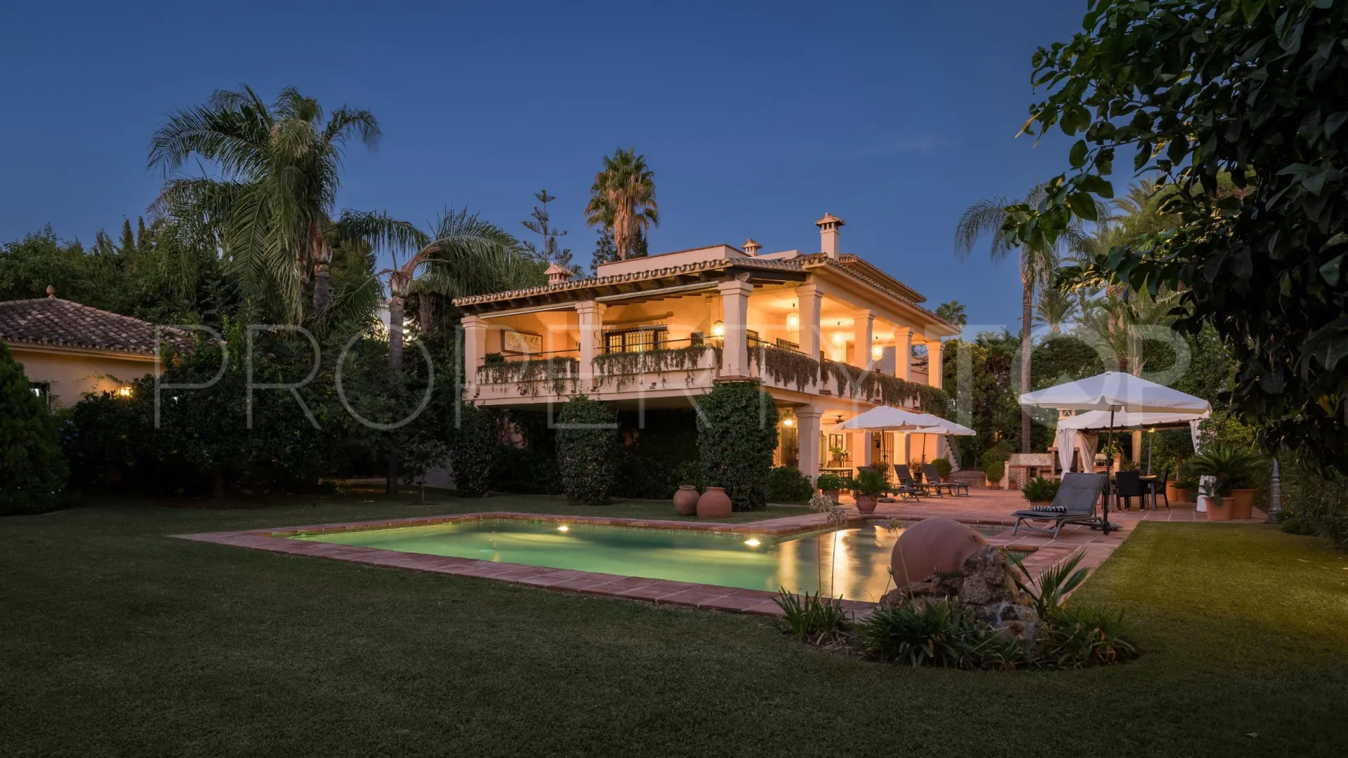 Villa en venta de 6 dormitorios en Los Monteros Playa