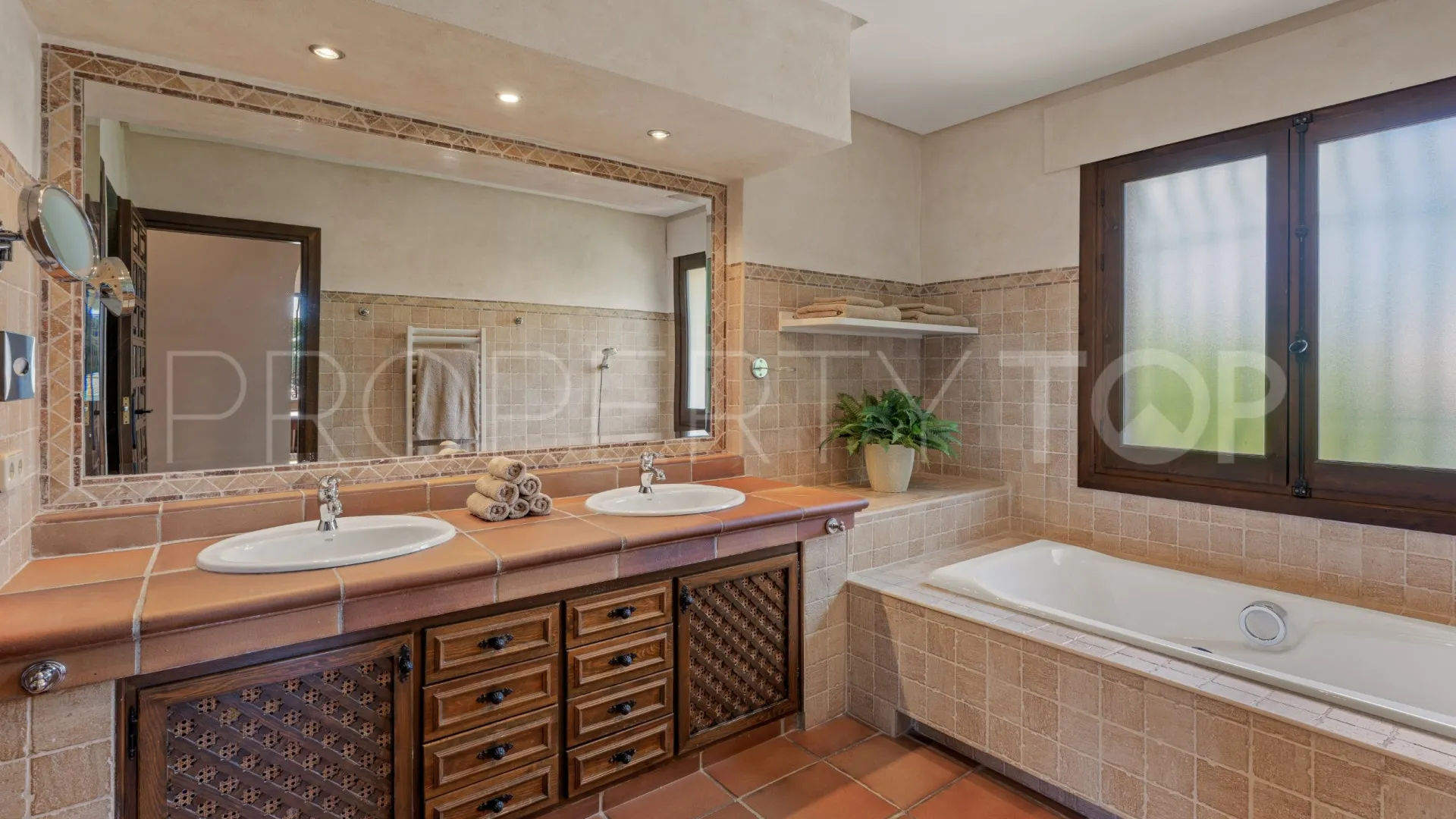 Villa en venta de 6 dormitorios en Los Monteros Playa