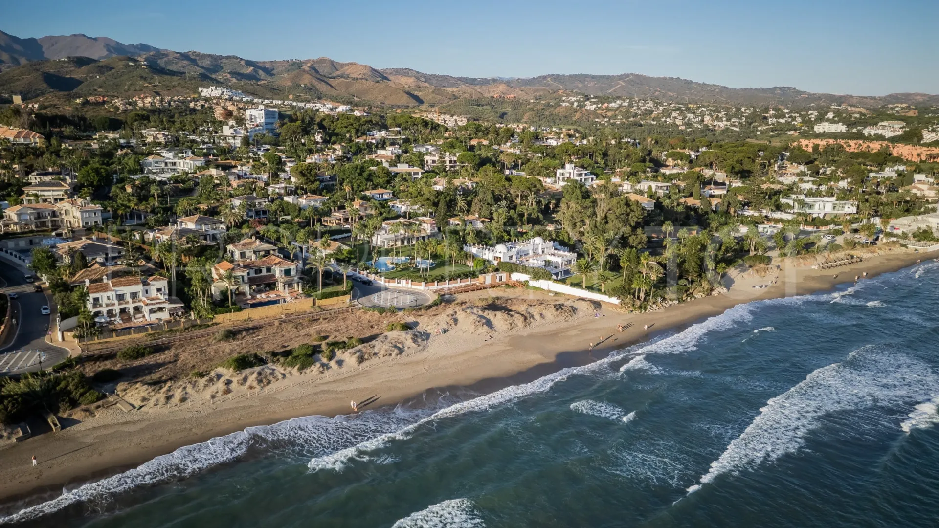 Villa en venta de 6 dormitorios en Los Monteros Playa