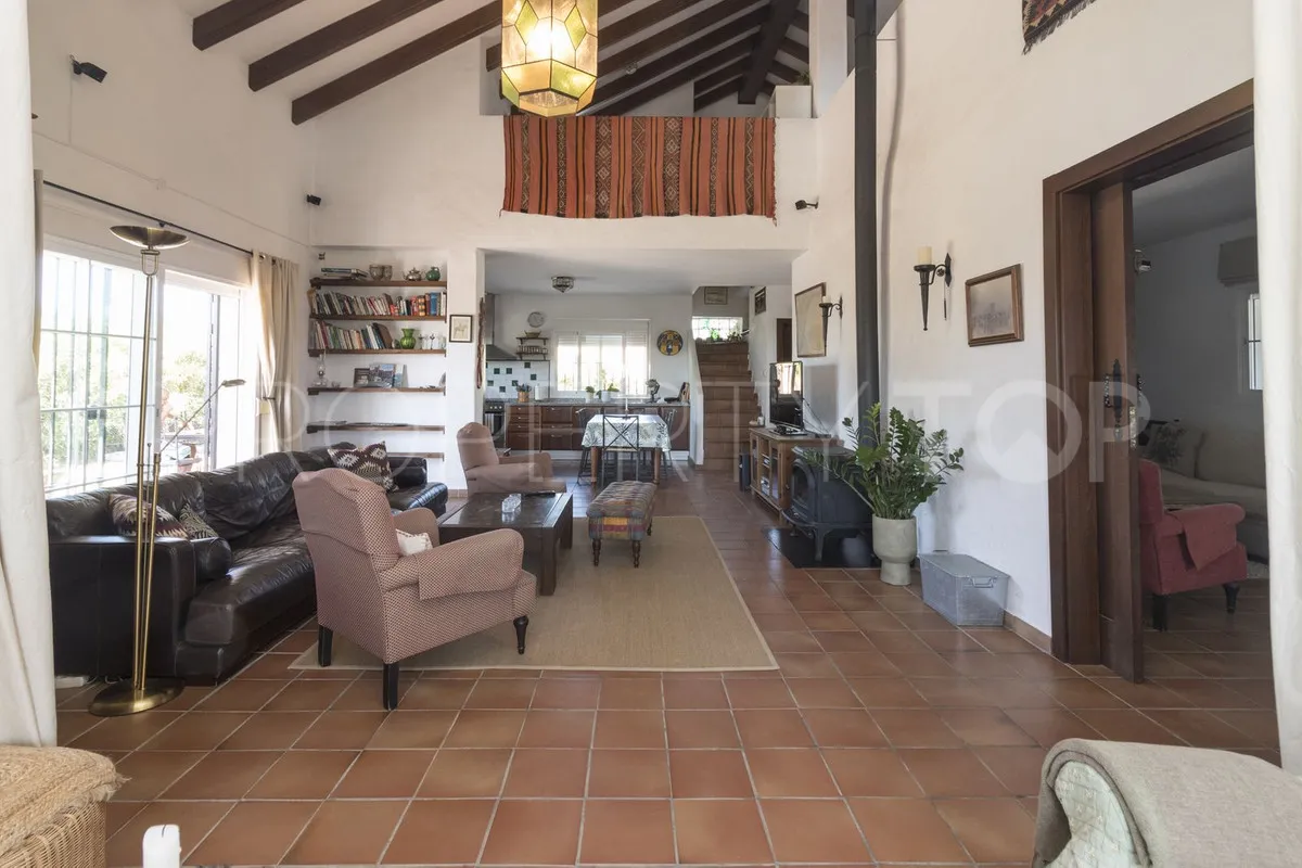 Villa in Estepona for sale