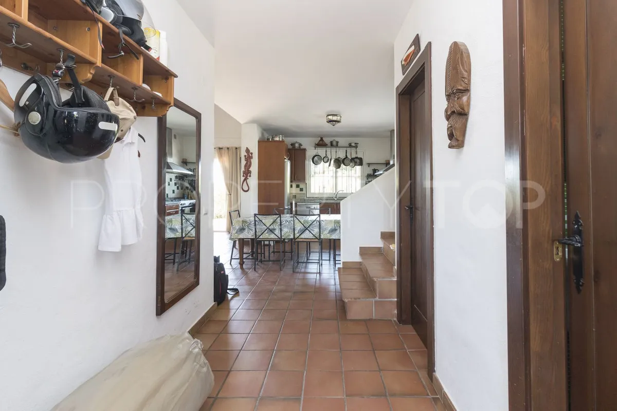 Villa in Estepona for sale