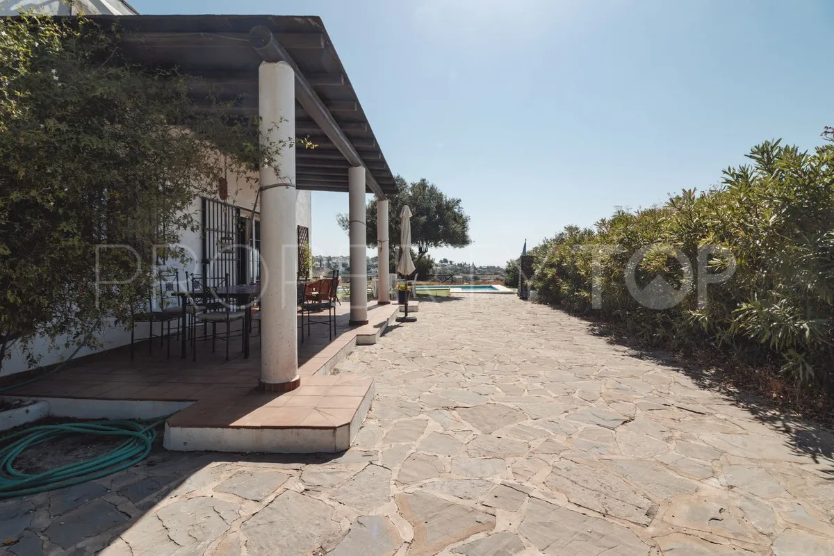 Villa in Estepona for sale