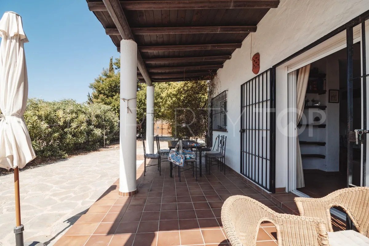 Villa in Estepona for sale