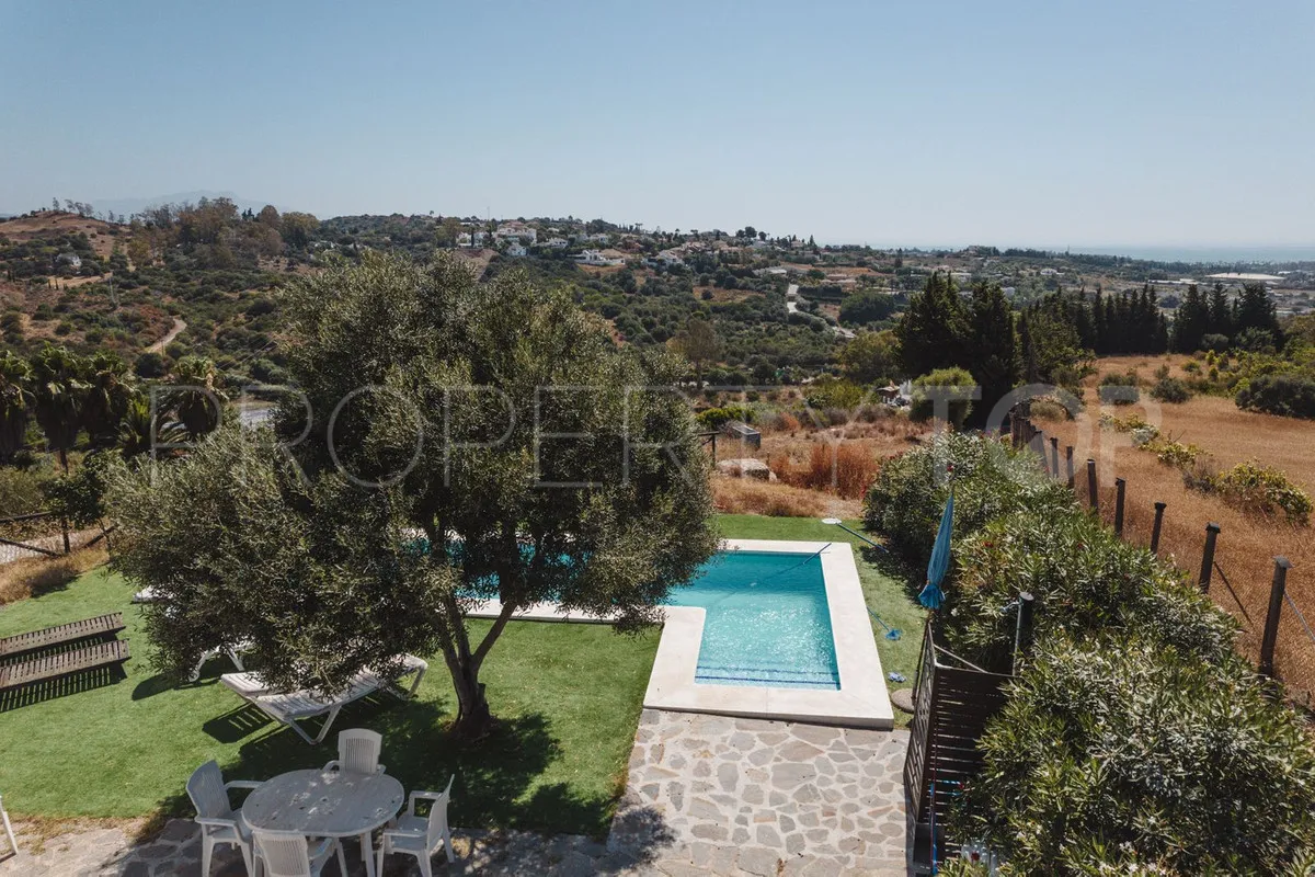 Villa in Estepona for sale