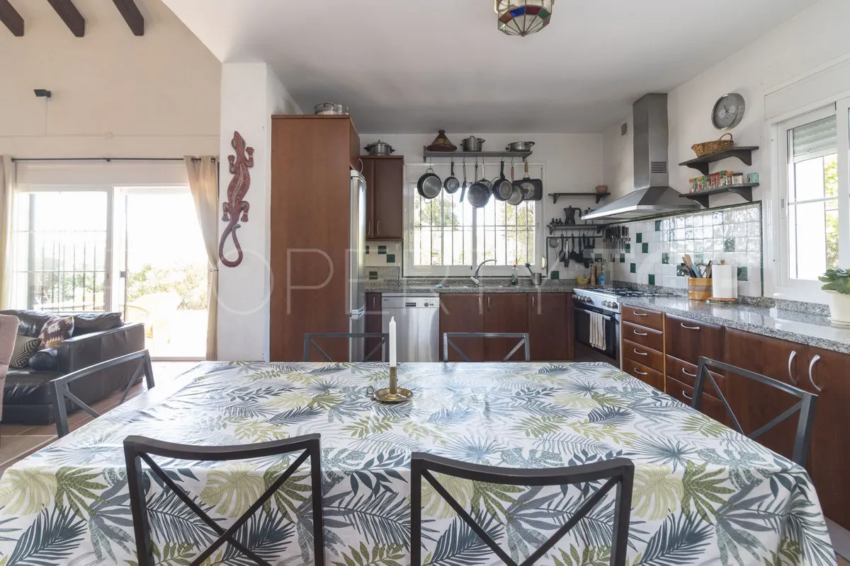 Villa in Estepona for sale