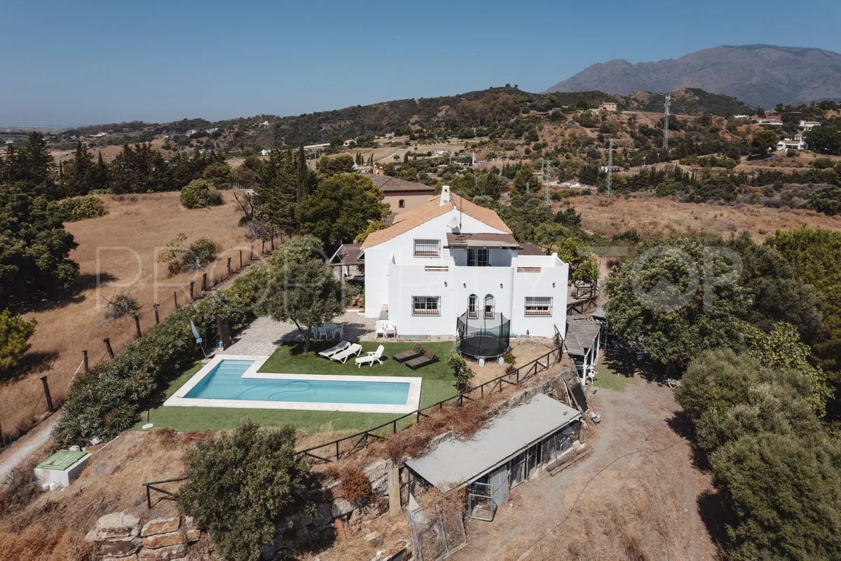 Villa in Estepona for sale