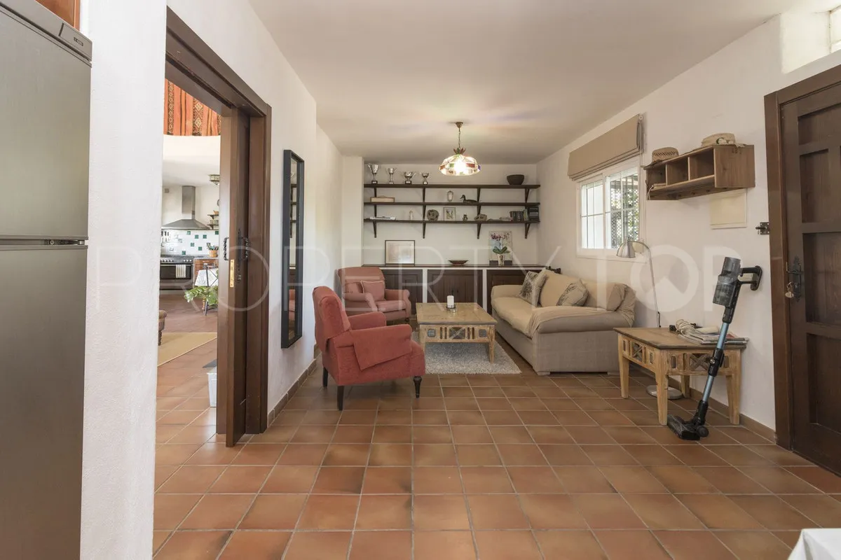 Villa in Estepona for sale