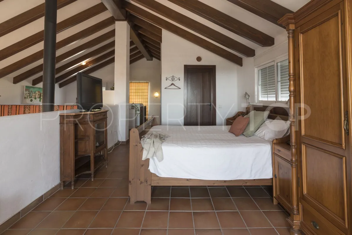 Villa in Estepona for sale