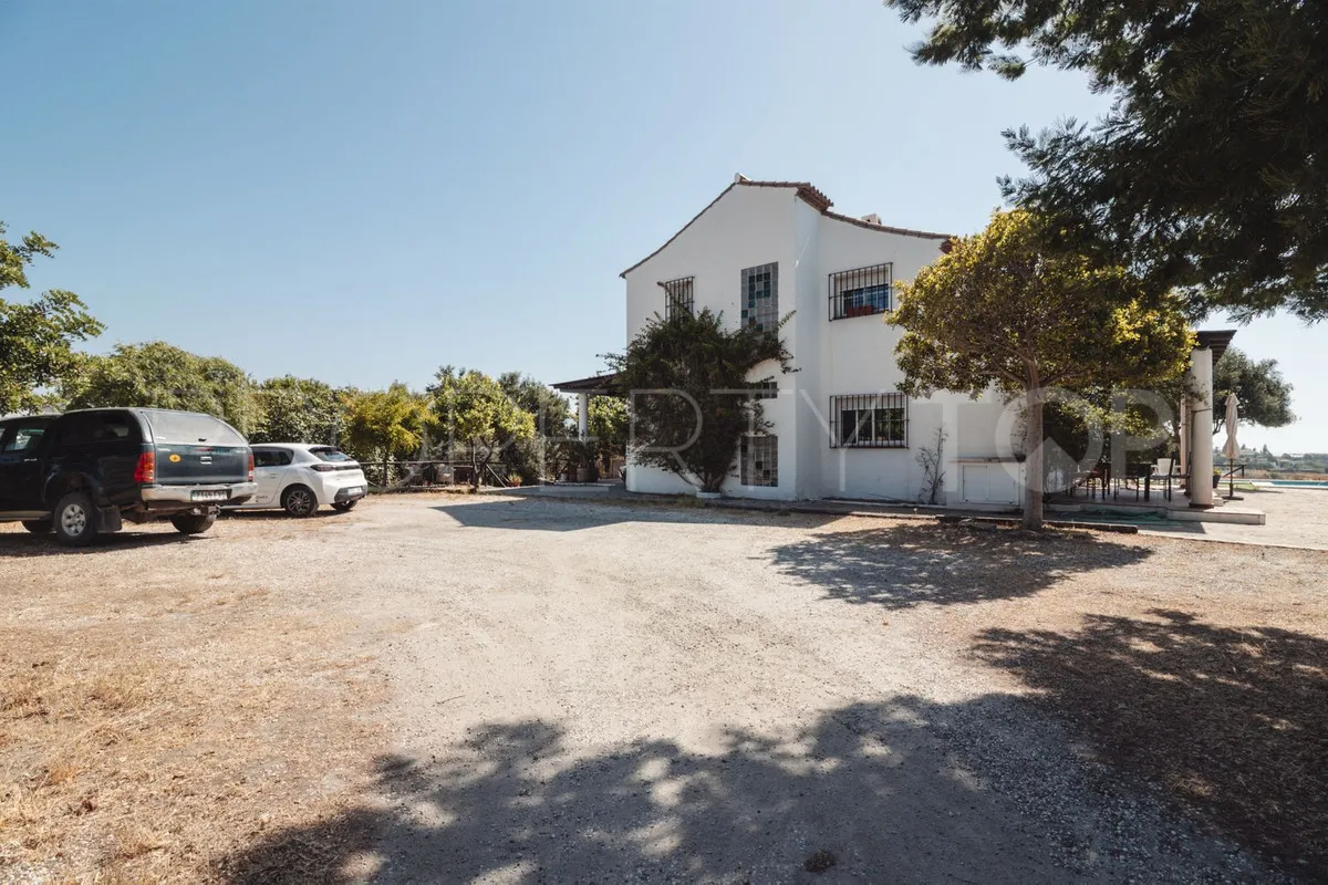 Villa in Estepona for sale