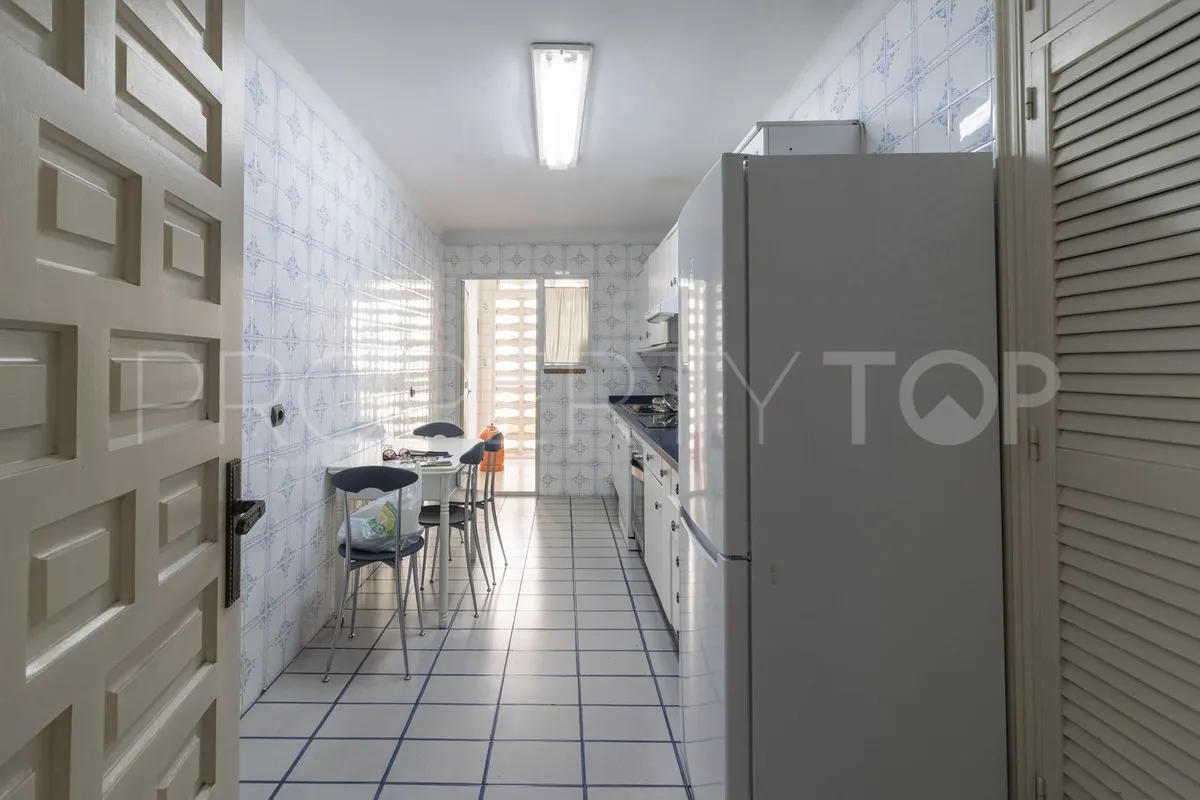 Se vende apartamento en Marbella Ciudad con 3 dormitorios