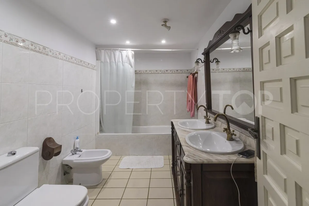 Se vende apartamento en Marbella Ciudad con 3 dormitorios