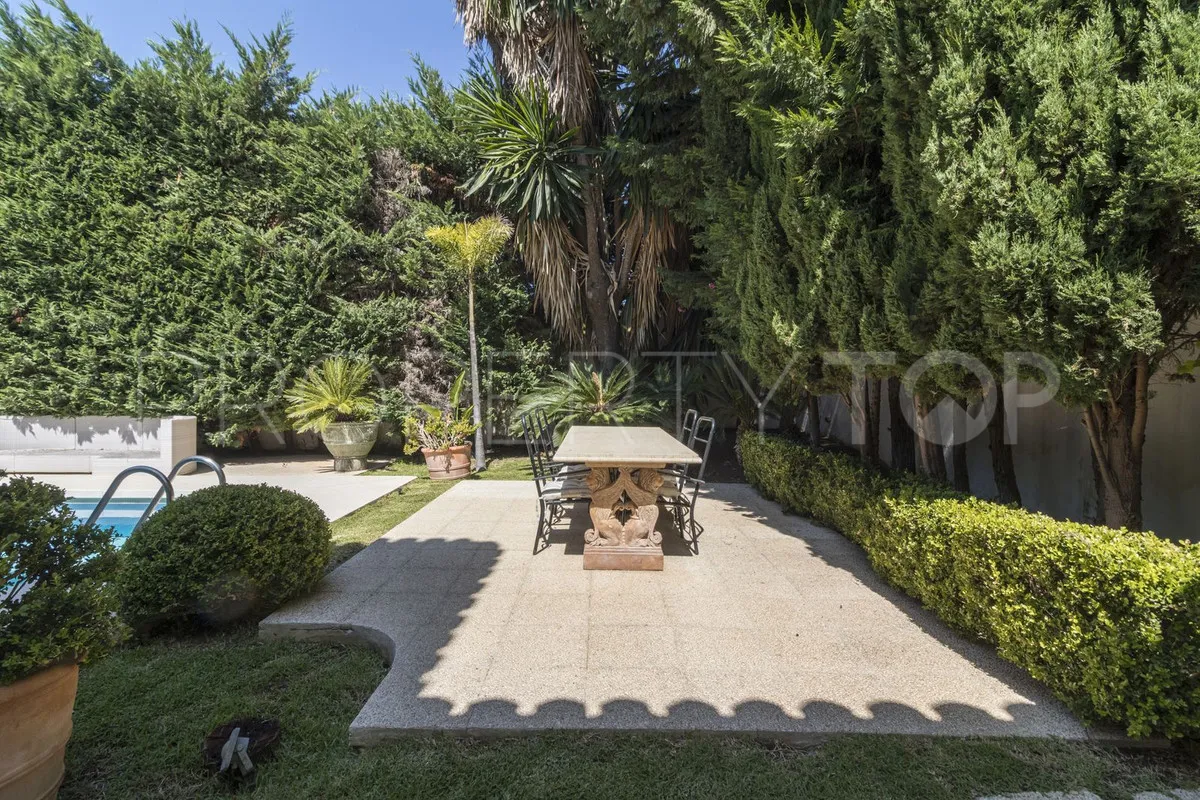 For sale Los Monteros villa