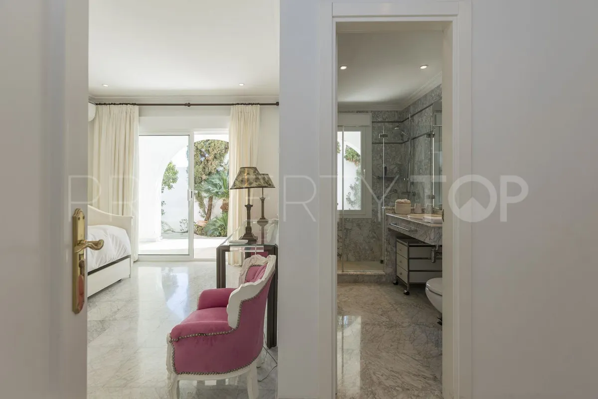 For sale Los Monteros villa