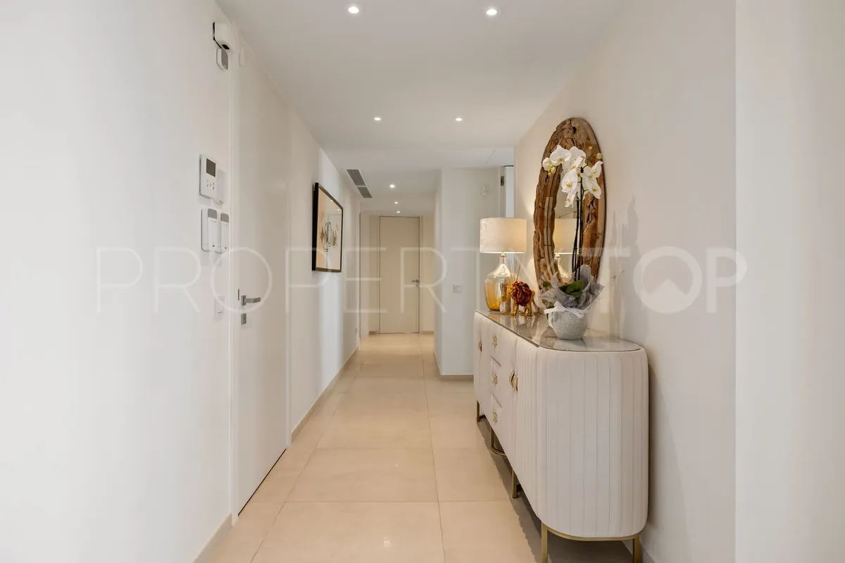 Apartamento planta baja con 7 dormitorios en venta en Nueva Andalucia