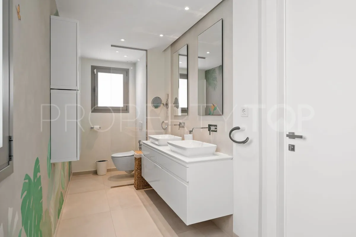 Apartamento planta baja con 7 dormitorios en venta en Nueva Andalucia