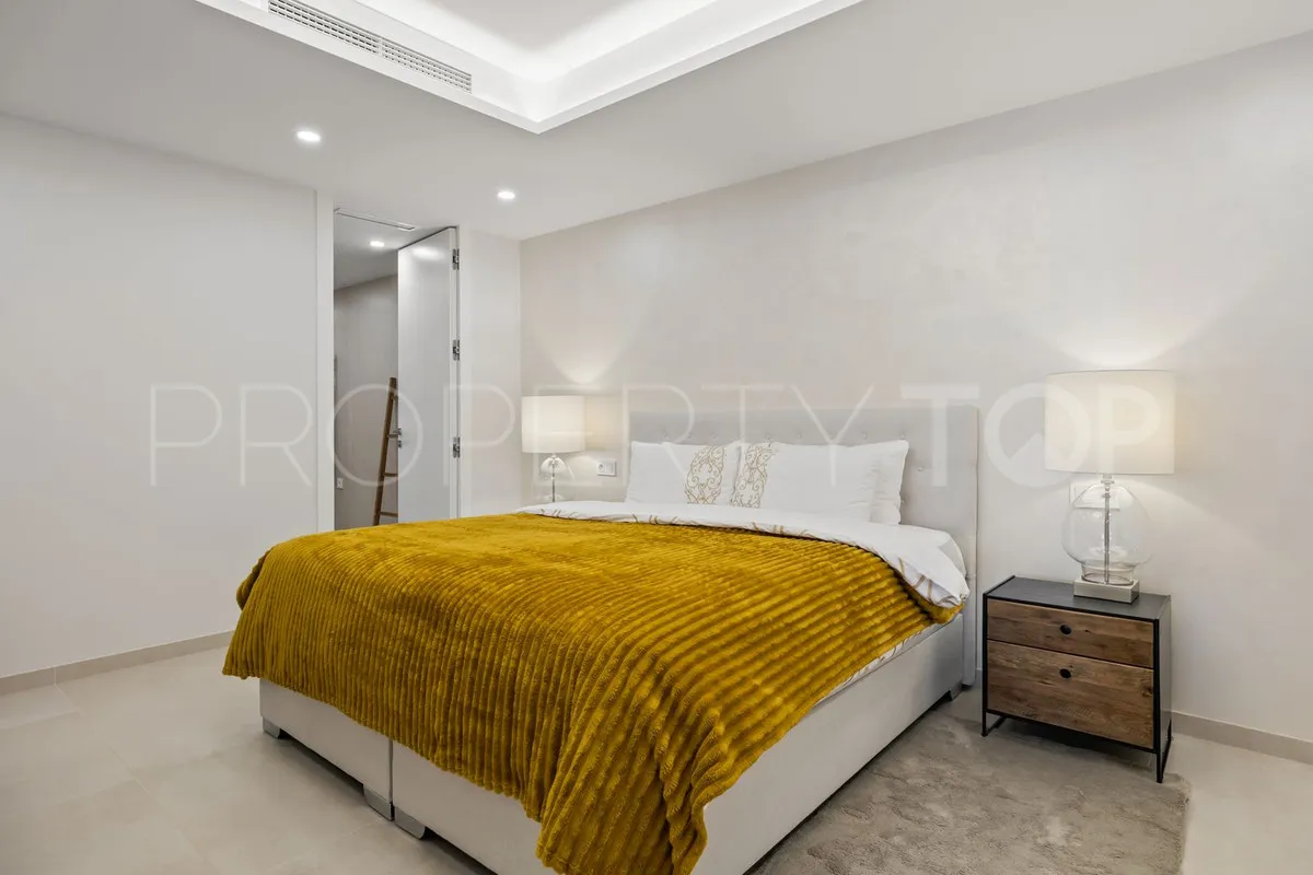 Apartamento planta baja con 7 dormitorios en venta en Nueva Andalucia