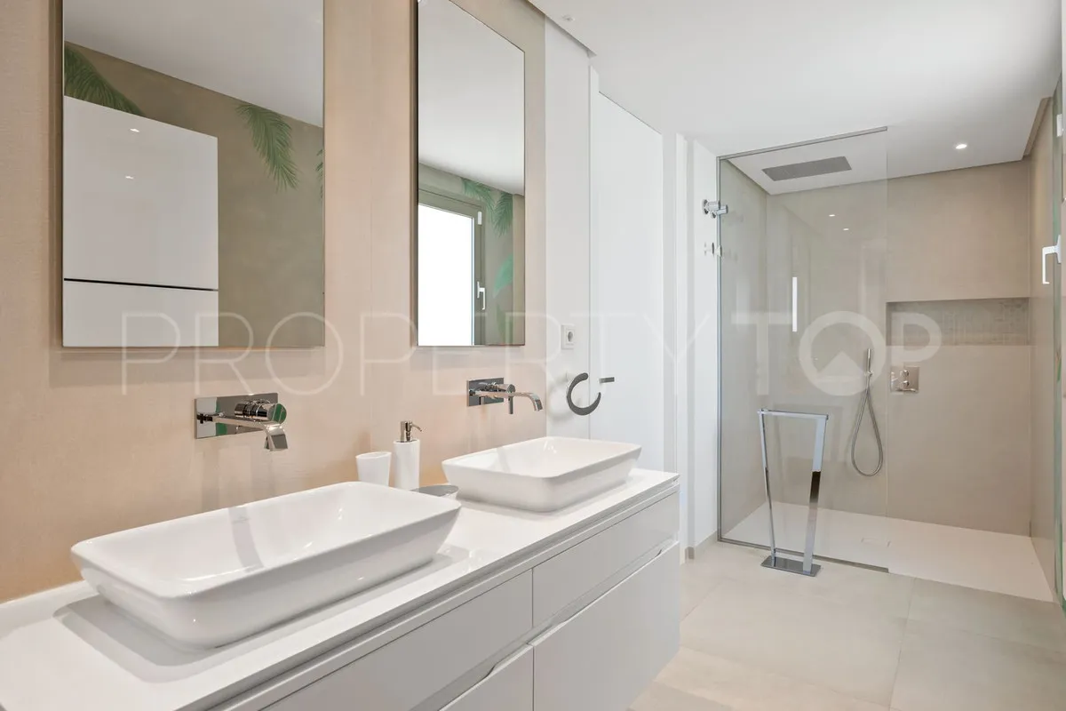 Apartamento planta baja con 7 dormitorios en venta en Nueva Andalucia
