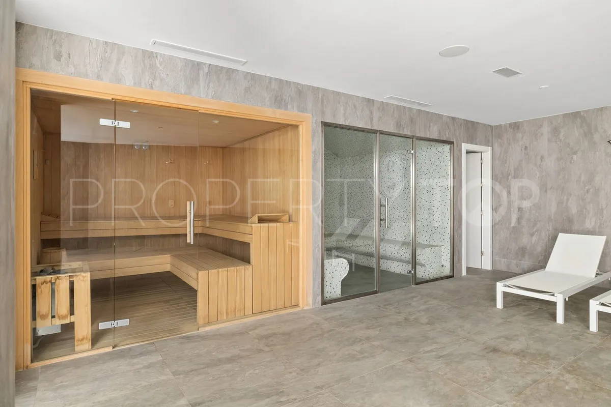 Apartamento planta baja con 7 dormitorios en venta en Nueva Andalucia
