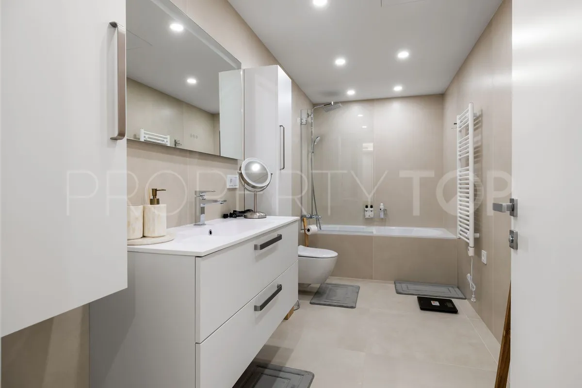 Apartamento planta baja con 7 dormitorios en venta en Nueva Andalucia