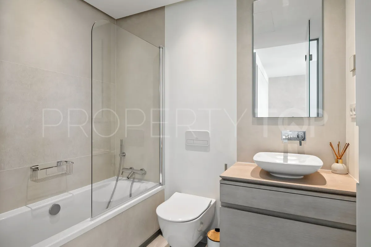 Apartamento planta baja con 7 dormitorios en venta en Nueva Andalucia