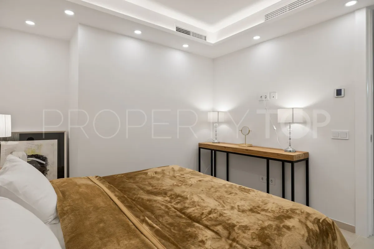 Apartamento planta baja con 7 dormitorios en venta en Nueva Andalucia