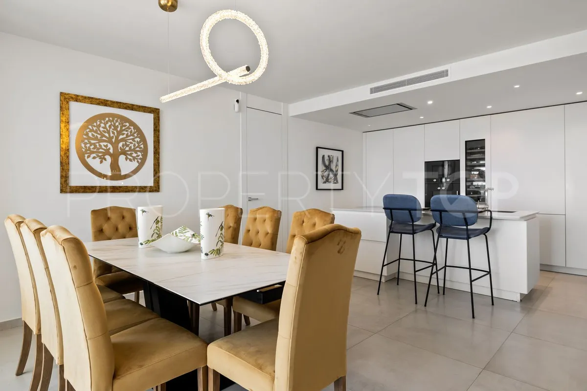 Apartamento planta baja con 7 dormitorios en venta en Nueva Andalucia