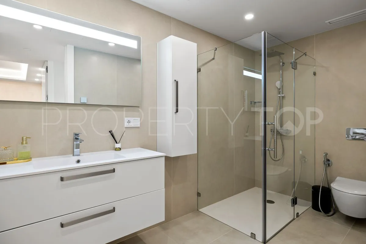 Apartamento planta baja con 7 dormitorios en venta en Nueva Andalucia