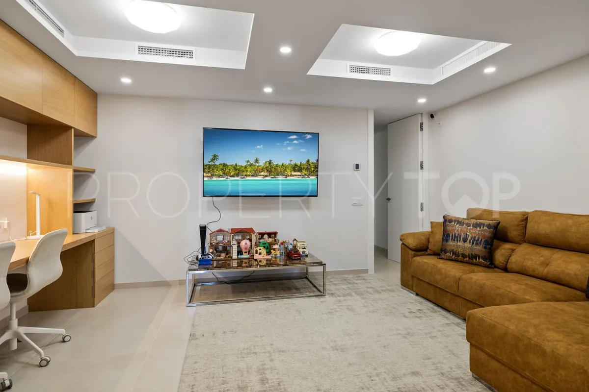 Apartamento planta baja con 7 dormitorios en venta en Nueva Andalucia