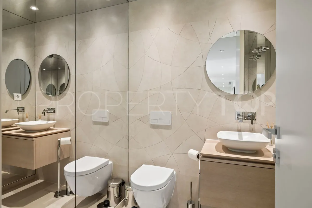Apartamento planta baja con 7 dormitorios en venta en Nueva Andalucia