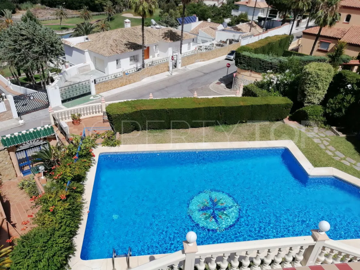 Comprar villa con 7 dormitorios en Benalmadena