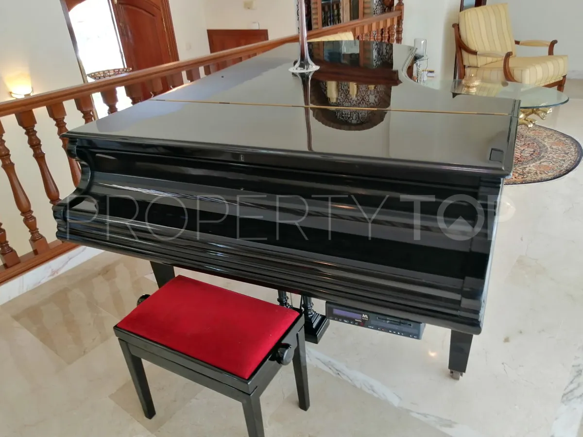 Comprar villa con 7 dormitorios en Benalmadena