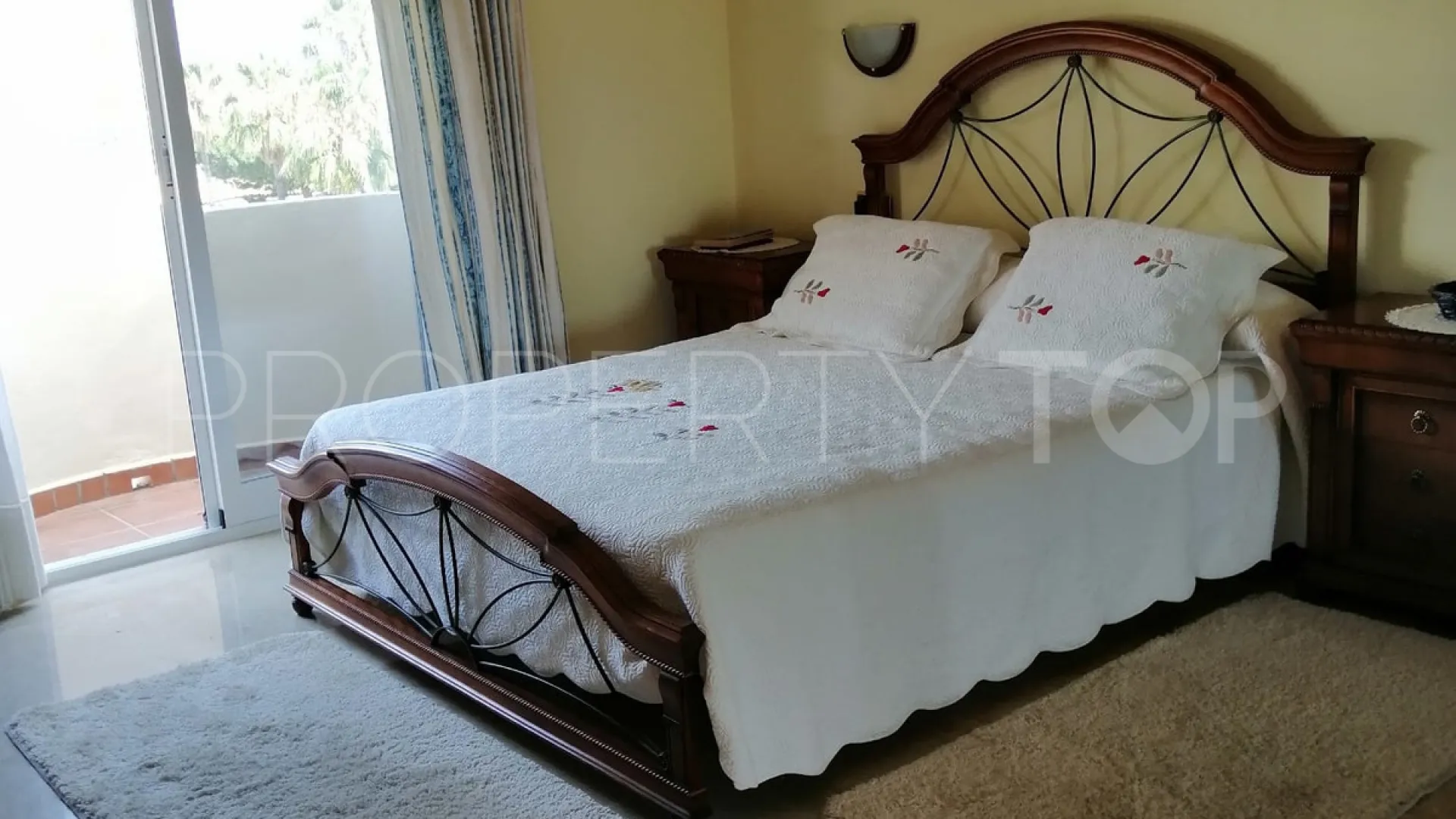 Comprar villa con 7 dormitorios en Benalmadena