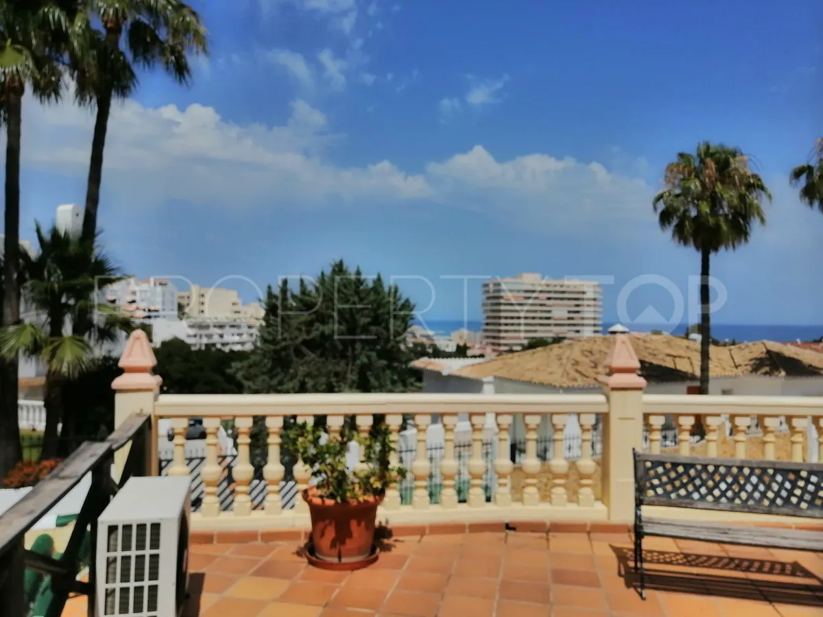 Comprar villa con 7 dormitorios en Benalmadena