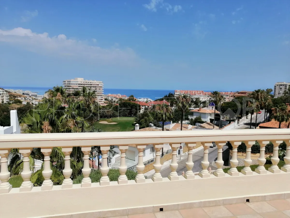 Comprar villa con 7 dormitorios en Benalmadena
