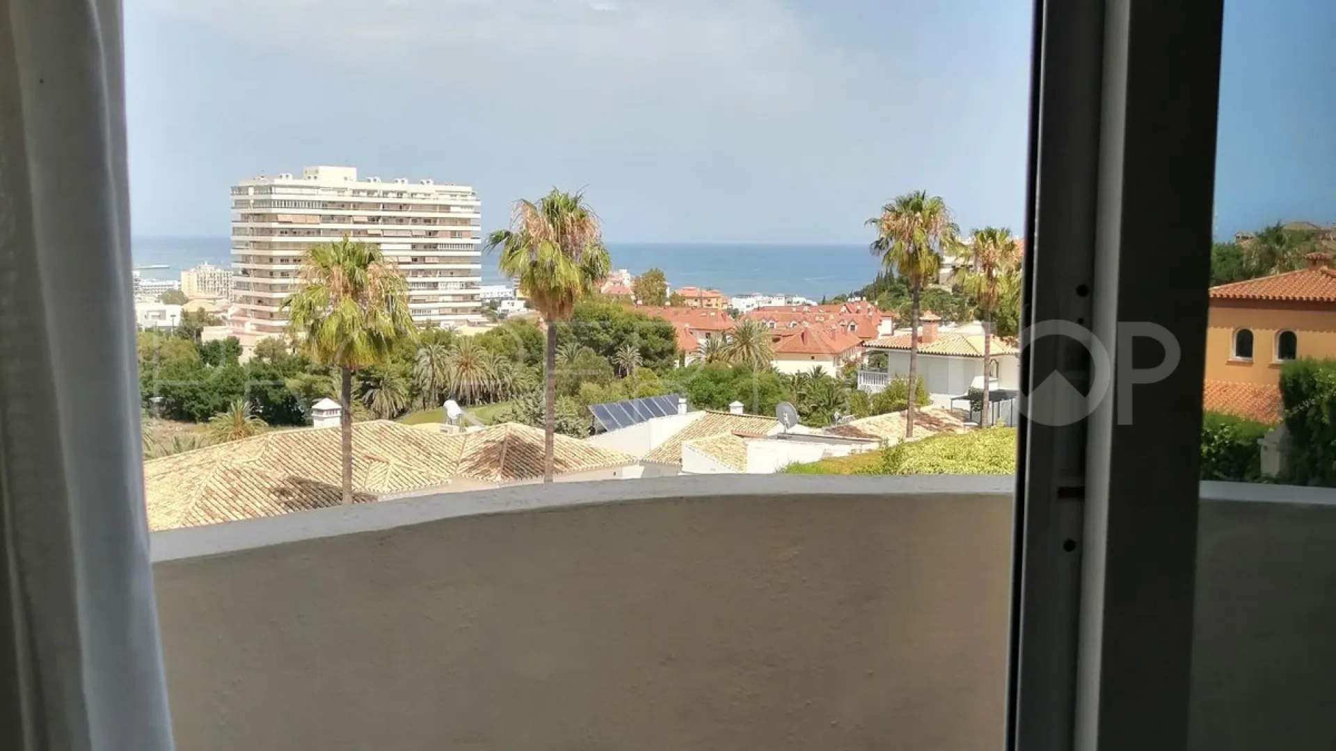 Comprar villa con 7 dormitorios en Benalmadena
