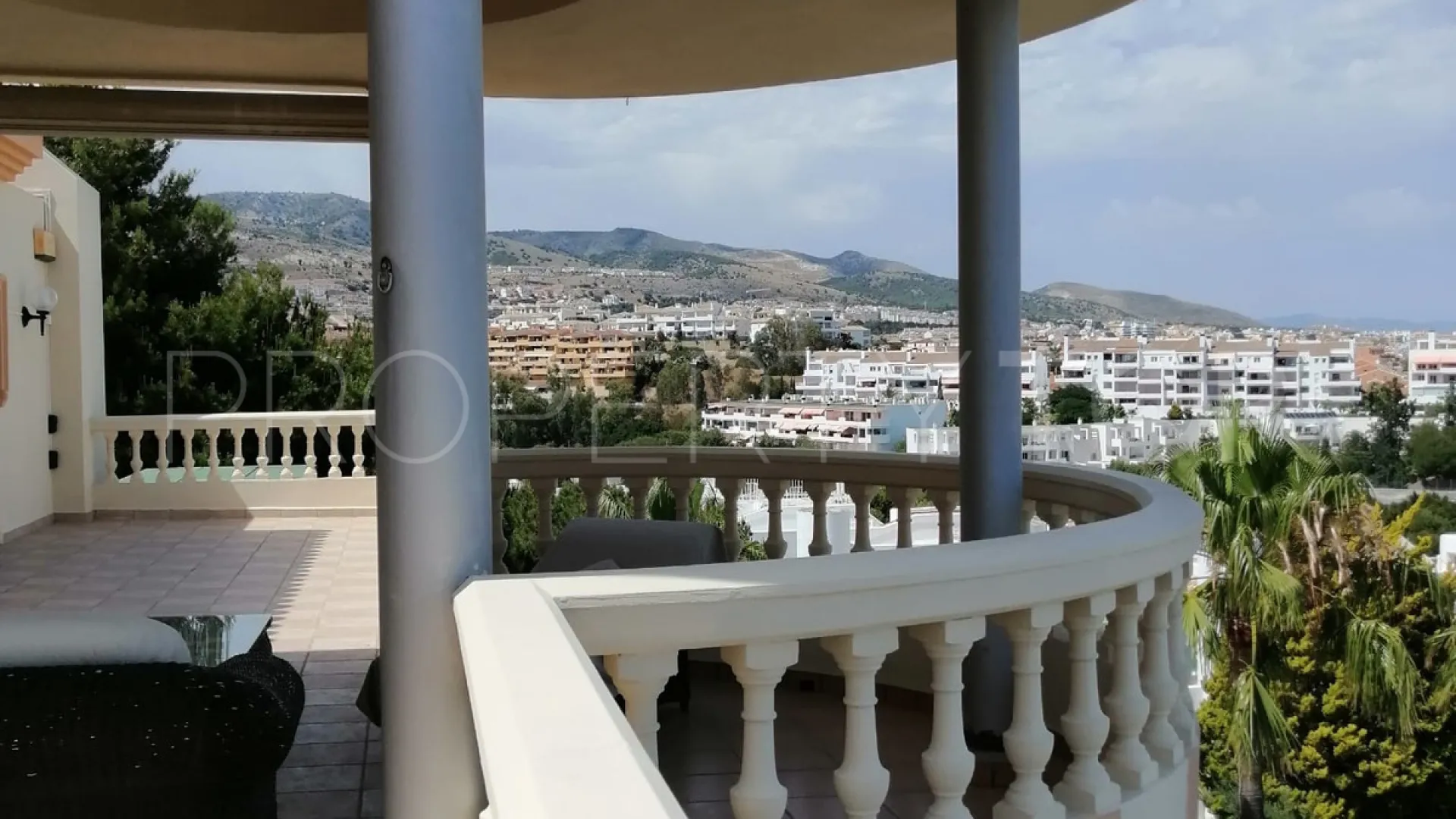 Comprar villa con 7 dormitorios en Benalmadena